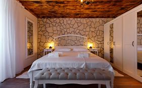 Rustic Apartment Evelin