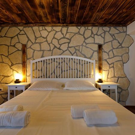 Rustic Apartment Evelin Krk Town Exterior foto