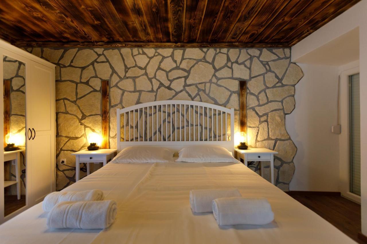 Rustic Apartment Evelin Krk Town Exterior foto