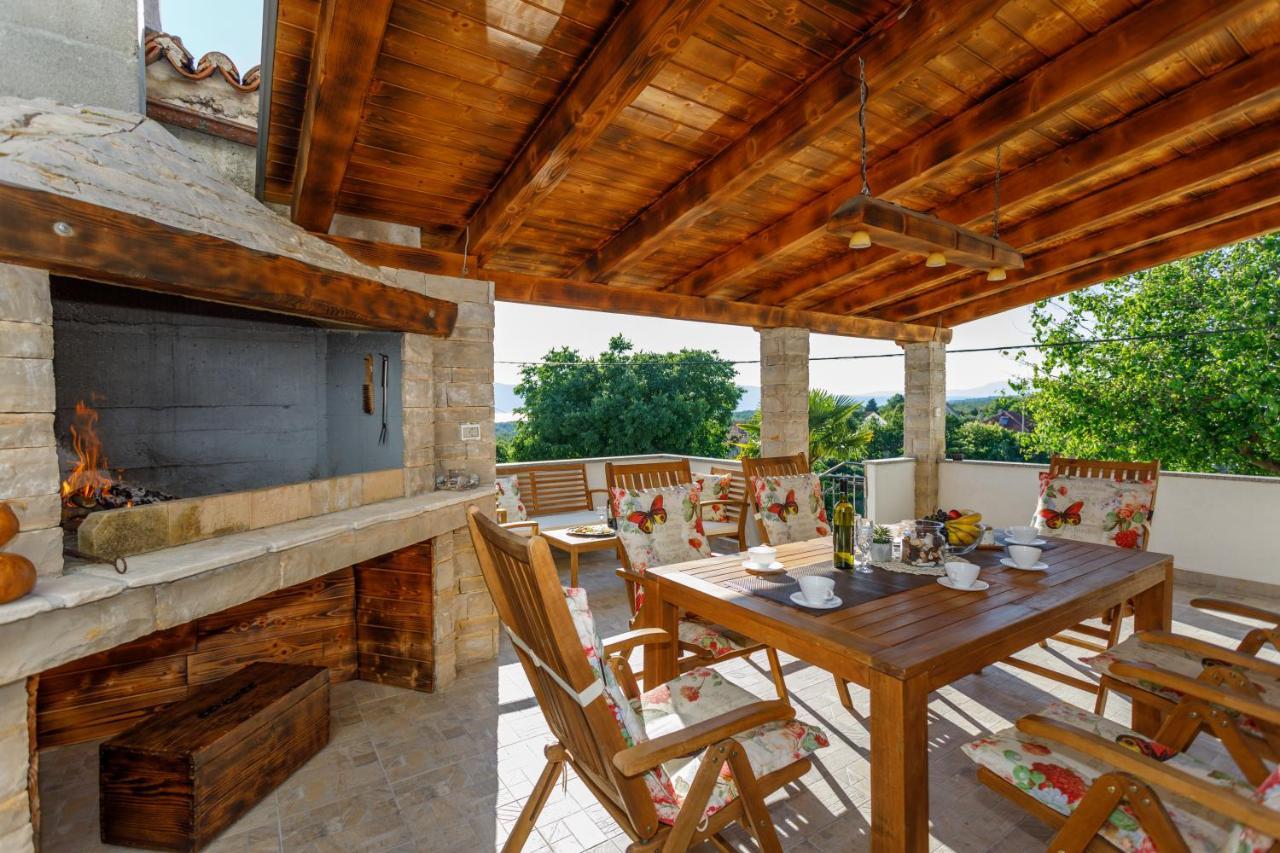 Rustic Apartment Evelin Krk Town Exterior foto