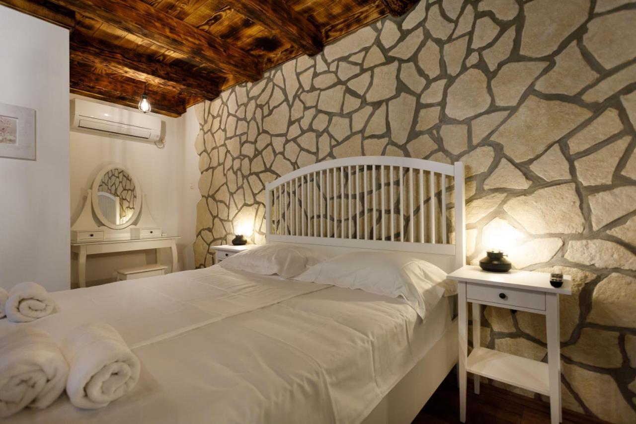 Rustic Apartment Evelin Krk Town Exterior foto