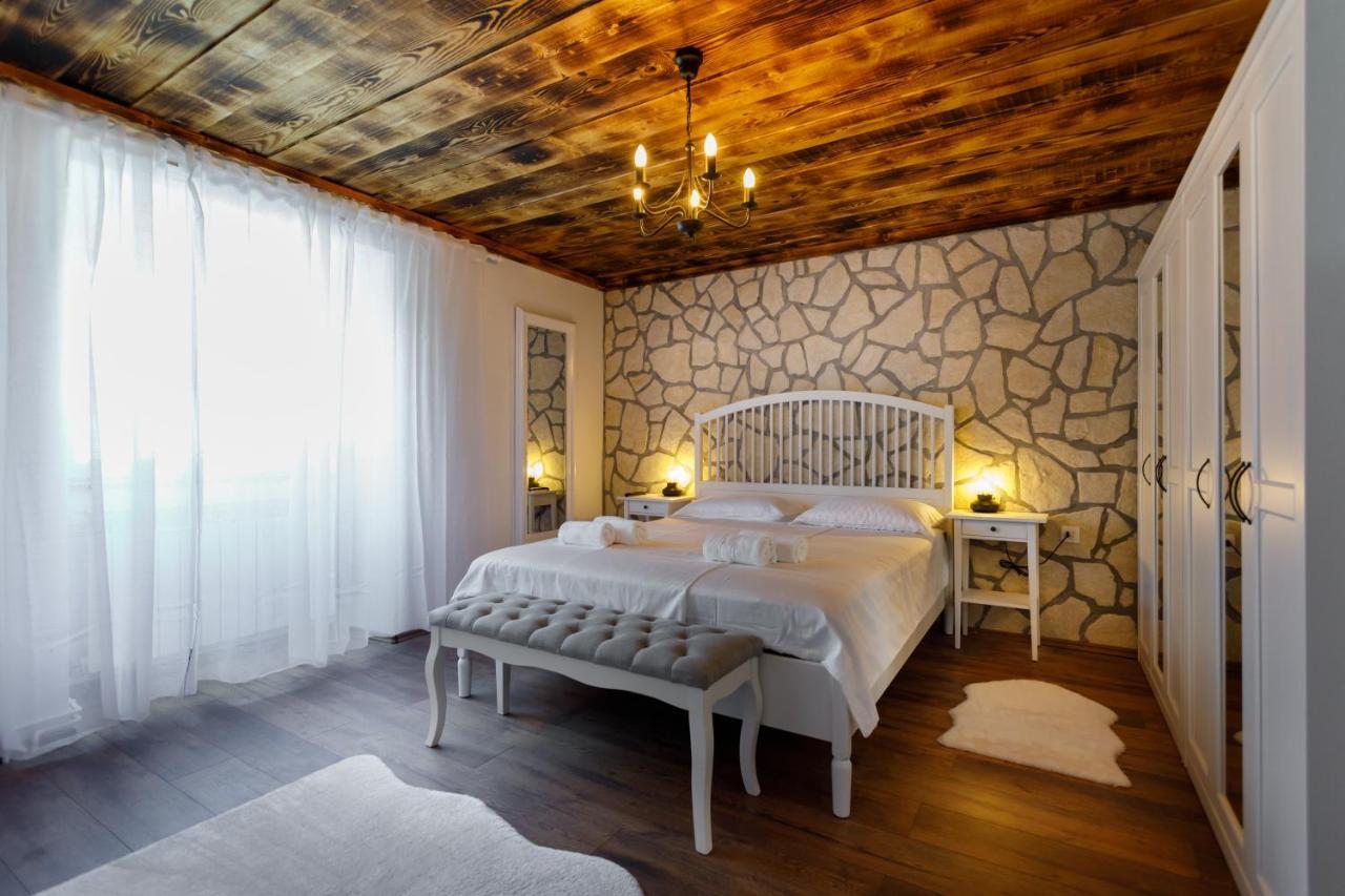 Rustic Apartment Evelin Krk Town Exterior foto