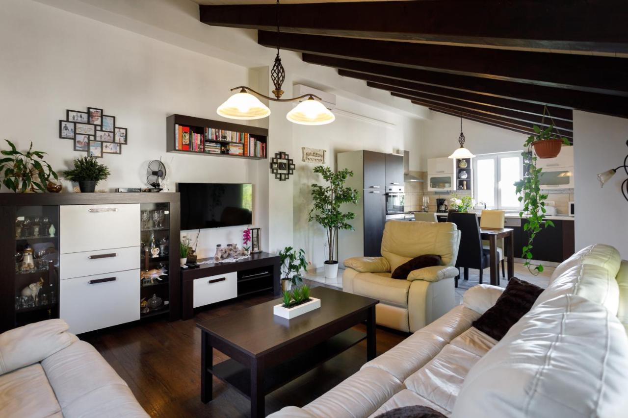 Rustic Apartment Evelin Krk Town Exterior foto